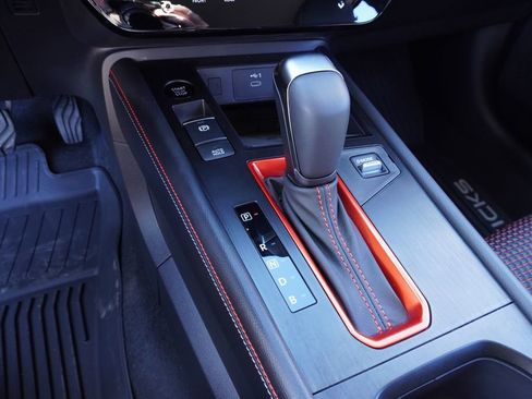 Certified 2025 Nissan Kicks SR FWD image 18
