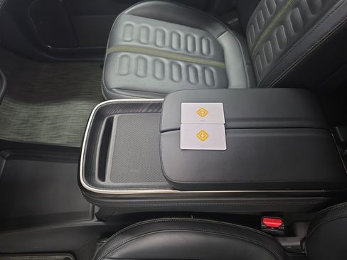 Used 2024 Rivian R1S Adventure AWD/4WD image 31