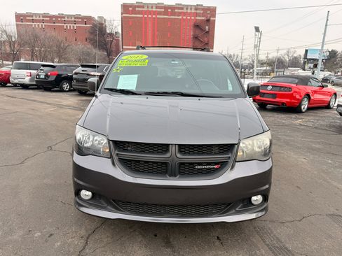 Used 2015 Dodge Grand Caravan SXT image 2