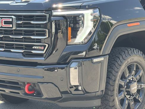 Used 2024 GMC Sierra 2500 AT4 w/ AT4 Premium Plus Package AWD/4WD image 8