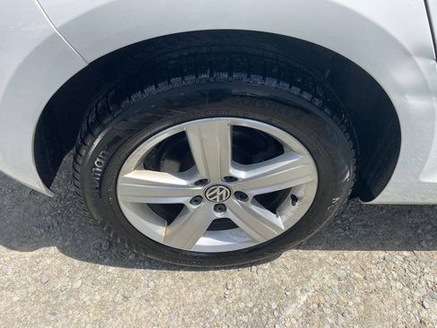 Used 2017 Volkswagen Golf SE FWD image 31