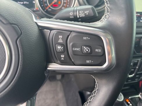 Certified 2022 Jeep Gladiator Overland w/ Safety Group image 24