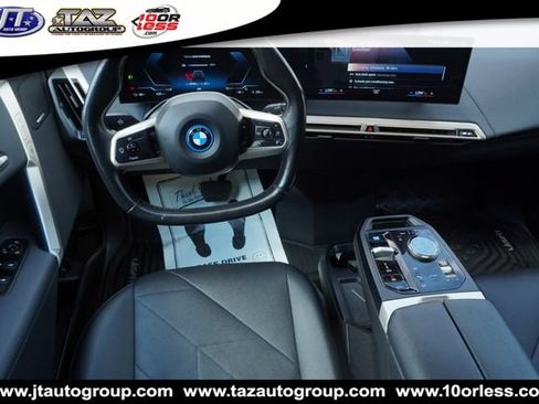 Used 2022 BMW iX xDrive50 w/ Sport Package AWD/4WD image 12