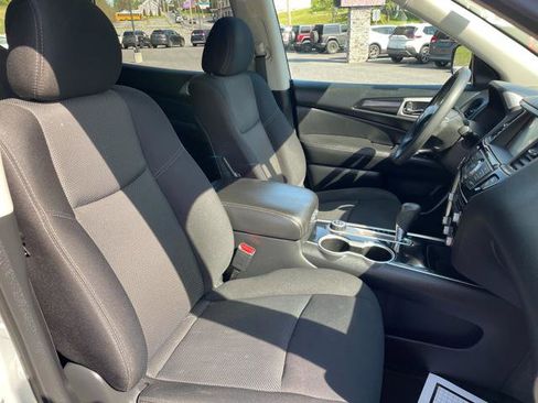 Used 2019 Nissan Pathfinder S AWD/4WD image 38