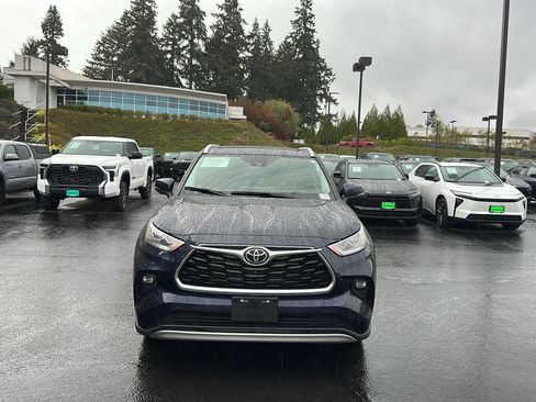 Used 2025 Toyota Highlander Platinum image 1