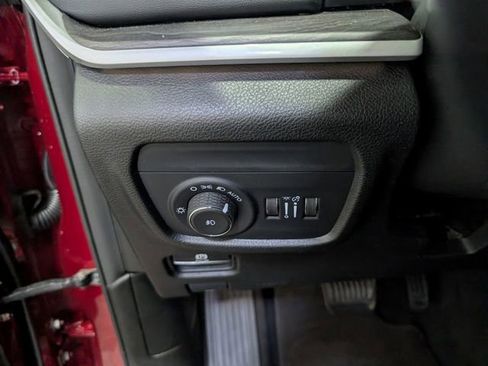 Used 2022 Jeep Grand Cherokee L Limited AWD/4WD image 22