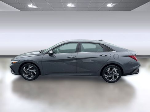 Used 2025 Hyundai Elantra SEL FWD image 2