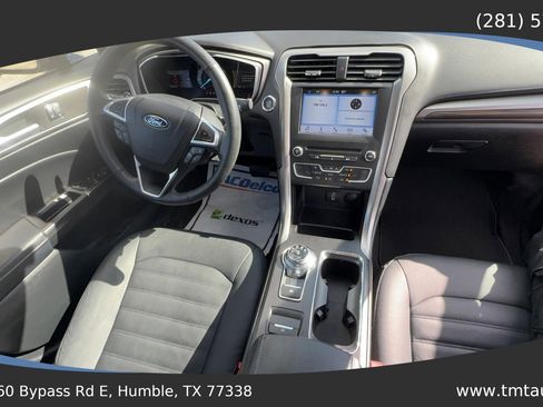 Used 2017 Ford Fusion SE w/ Fusion SE Technology Package FWD image 14