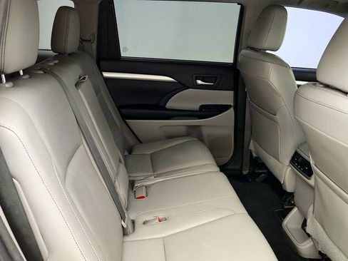 Used 2015 Toyota Highlander XLE AWD/4WD image 24