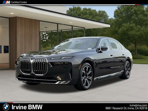 Used 2025 BMW i7 eDrive50 image 1