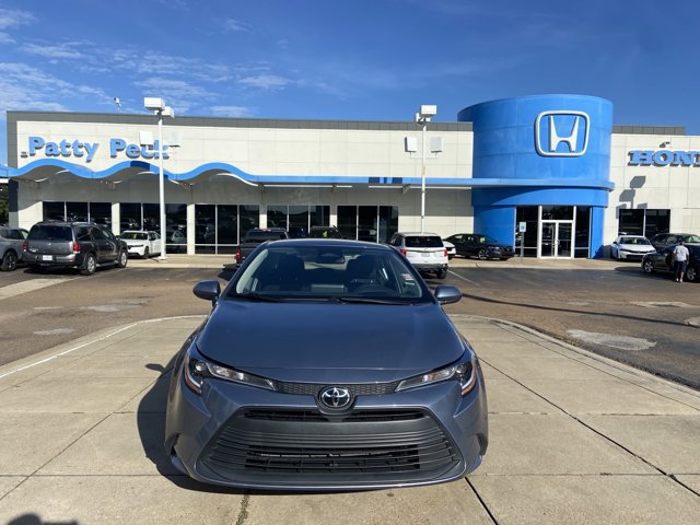 Used 2025 Toyota Corolla LE FWD image 3