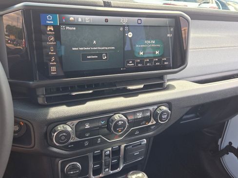 Used 2025 Jeep Wrangler Unlimited Sport AWD/4WD image 20