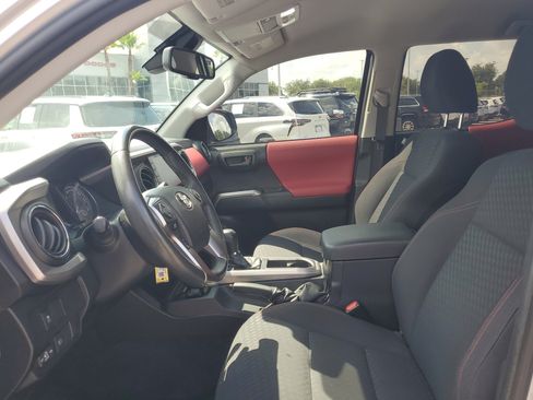 Used 2022 Toyota Tacoma SR5 w/ Technology Package RWD image 12