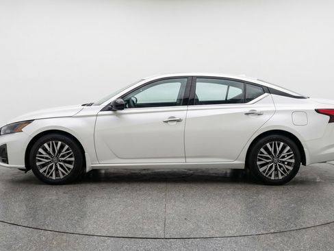 Used 2025 Nissan Altima 2.5 SV FWD image 5