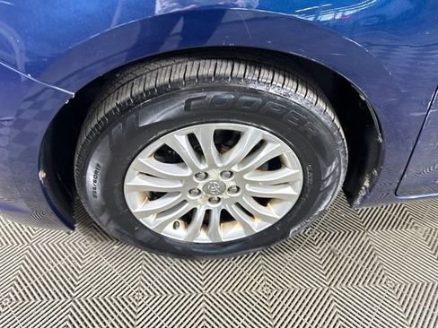 Used 2011 Toyota Sienna XLE image 10