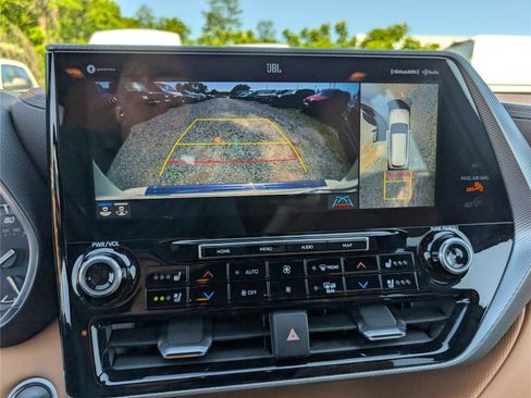 Used 2020 Toyota Highlander Platinum AWD/4WD image 30