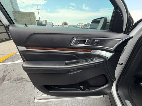 Used 2016 Ford Explorer Limited w/ Equipment Group 301A FWD image 11