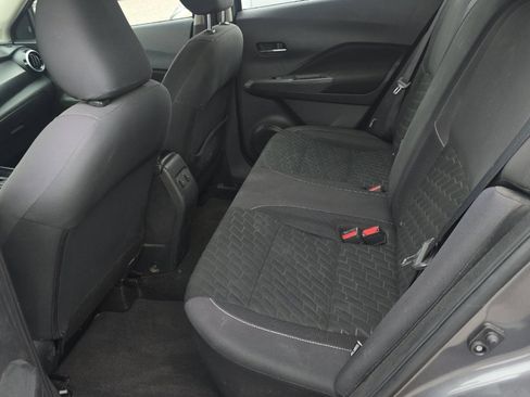 Used 2021 Nissan Kicks SV image 6