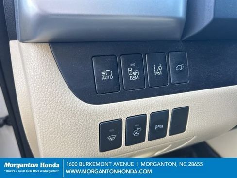 Used 2015 Toyota Highlander Limited Platinum AWD/4WD image 17