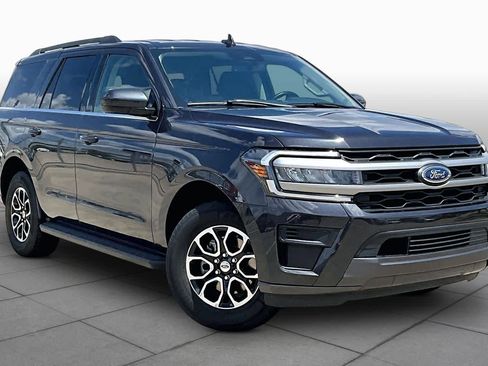 Used 2024 Ford Expedition XLT image 3