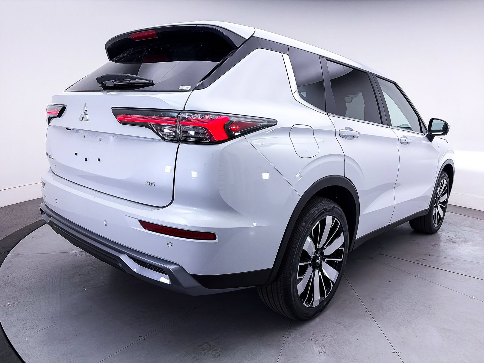 Used 2026 Mitsubishi Outlander SE FWD image 7