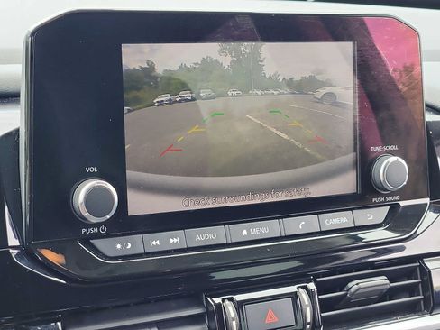 Used 2022 Nissan Pathfinder SV AWD/4WD image 17