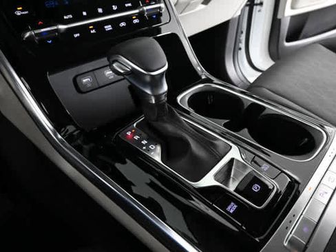 Used 2024 Kia Carnival EX image 29