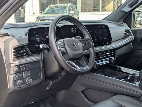 Used 2025 Chevrolet Suburban Z71 image 9