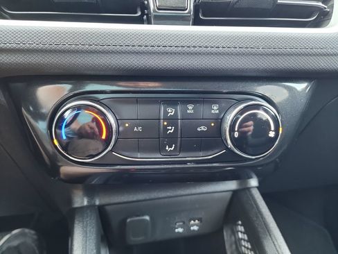 Used 2025 Chevrolet TrailBlazer LT AWD/4WD image 27