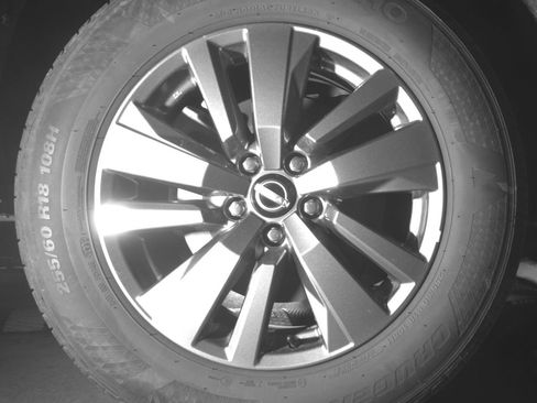 Used 2025 Nissan Pathfinder SV FWD image 12