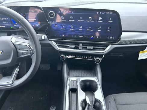 New 2026 Chevrolet Equinox EV LT image 12