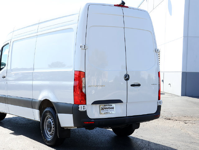Used 2025 Mercedes-Benz Sprinter 2500 image 9
