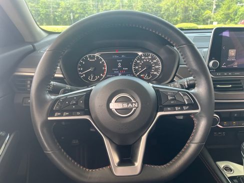 Used 2023 Nissan Altima 2.5 SR FWD image 16