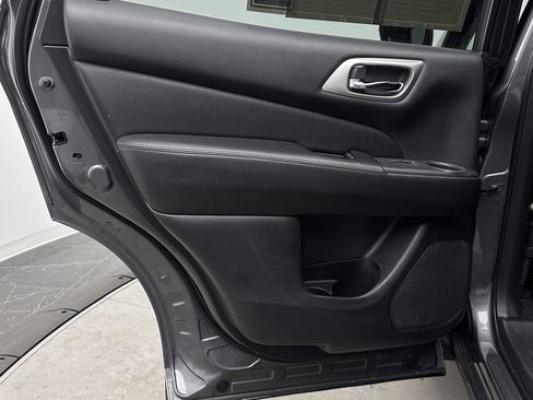 Used 2020 Nissan Pathfinder S AWD/4WD image 23