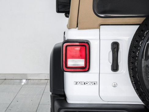 Used 2019 Jeep Wrangler Sport AWD/4WD image 38