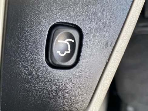 Used 2020 Dodge Grand Caravan SXT image 28