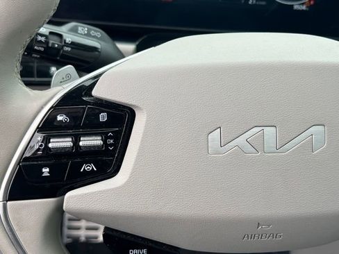 Certified 2024 Kia Niro Wave w/ Wave Preserve Package image 23