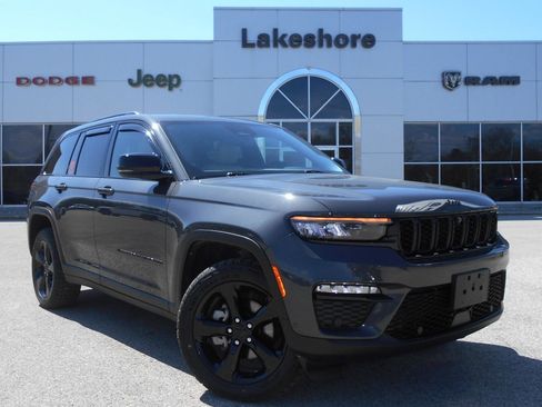 Certified 2024 Jeep Grand Cherokee Limited w/ Luxury Tech Group II AWD/4WD image 3