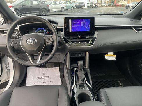 Used 2024 Toyota Corolla Cross AWD Hybrid w/ Convenience Package image 16