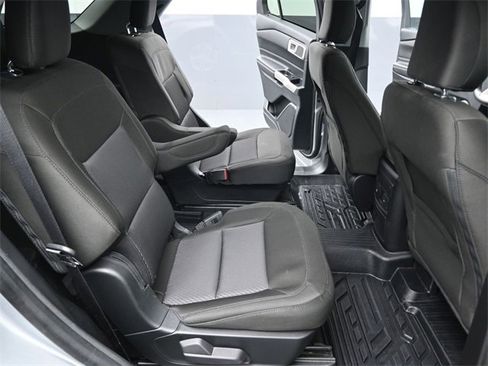 Used 2023 Ford Explorer XLT image 24