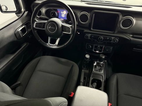 Used 2020 Jeep Wrangler Unlimited Sahara image 22