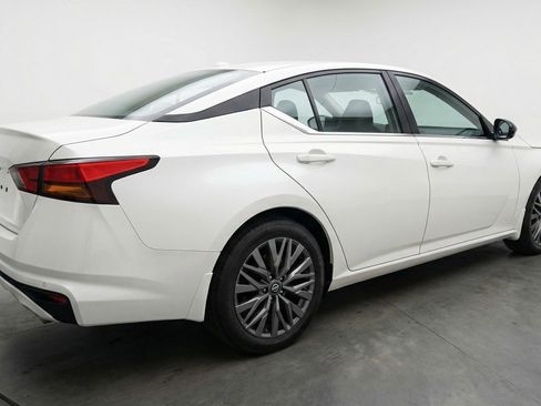 Used 2025 Nissan Altima 2.5 SV FWD image 9