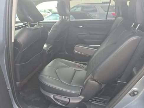Used 2021 Toyota Highlander XLE AWD/4WD image 54