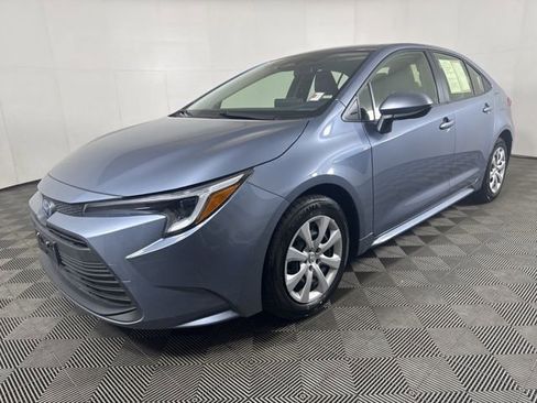Used 2025 Toyota Corolla LE FWD image 8