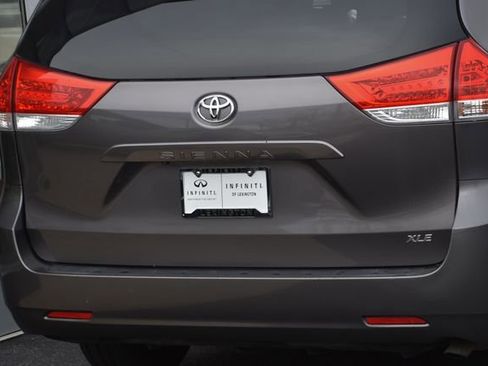 Used 2013 Toyota Sienna XLE image 27
