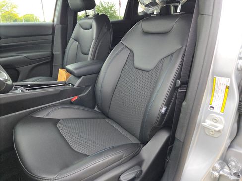 New 2026 Jeep Compass Latitude image 26