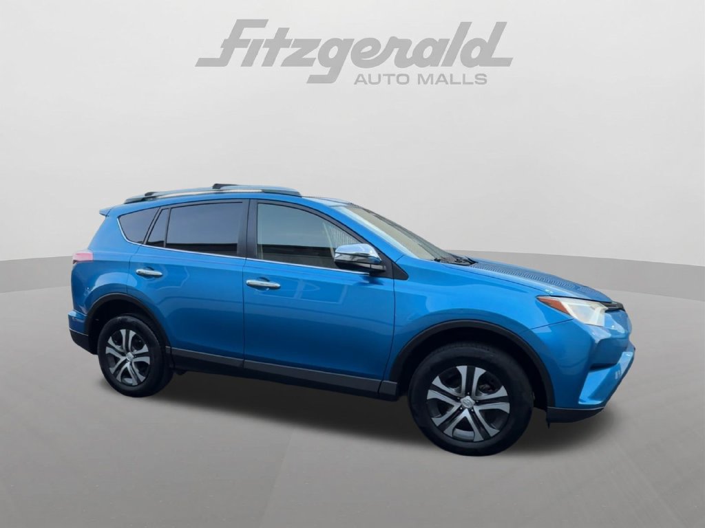 Used 2016 Toyota RAV4 LE FWD image 2