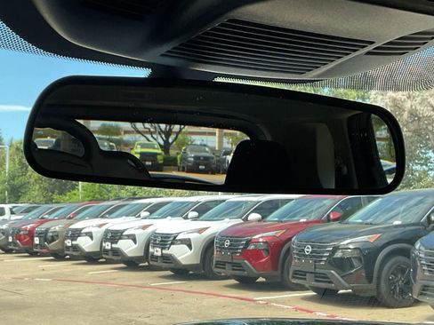 Used 2025 Nissan Rogue SV image 27