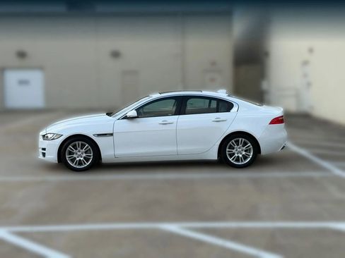 Used 2017 Jaguar XE Premium RWD image 5