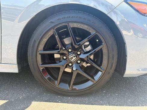 Used 2025 Honda Civic Sport image 9